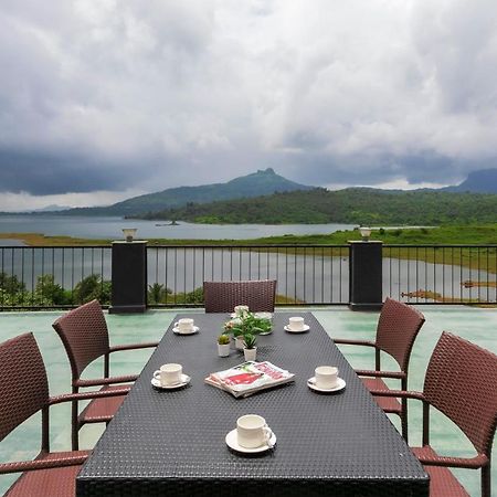 Sunset Boulevard by Stayvista: Lakeside Pet-Friendly Villa with Pool Karjat Exterior photo