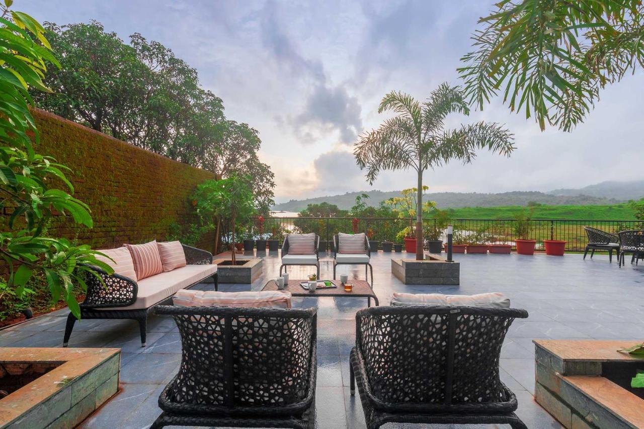 Sunset Boulevard by Stayvista: Lakeside Pet-Friendly Villa with Pool Karjat Exterior photo
