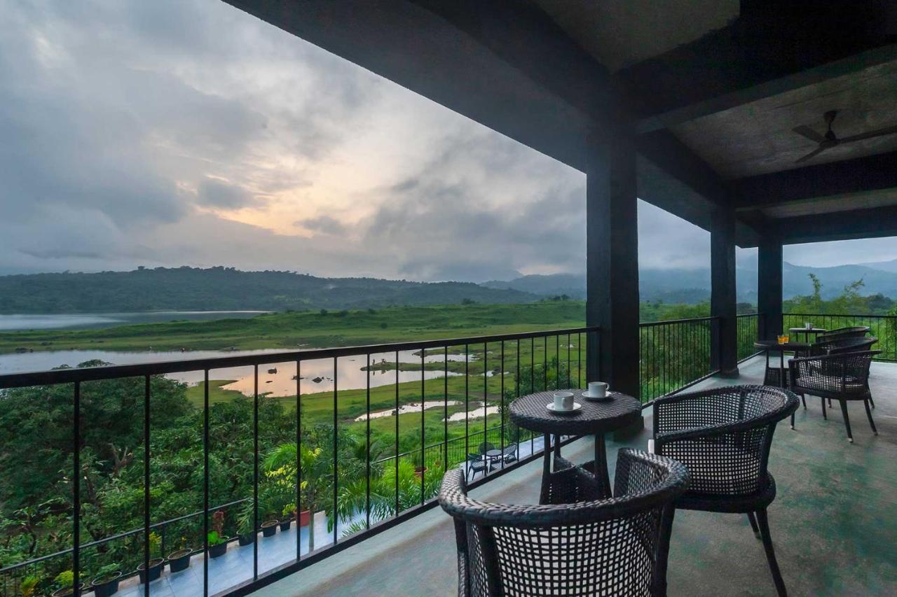 Sunset Boulevard by Stayvista: Lakeside Pet-Friendly Villa with Pool Karjat Exterior photo