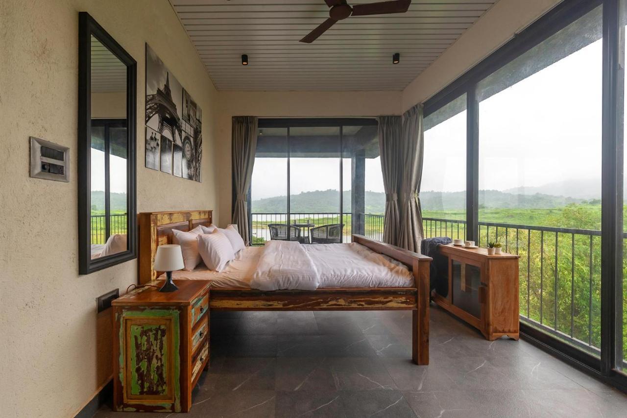 Sunset Boulevard by Stayvista: Lakeside Pet-Friendly Villa with Pool Karjat Exterior photo